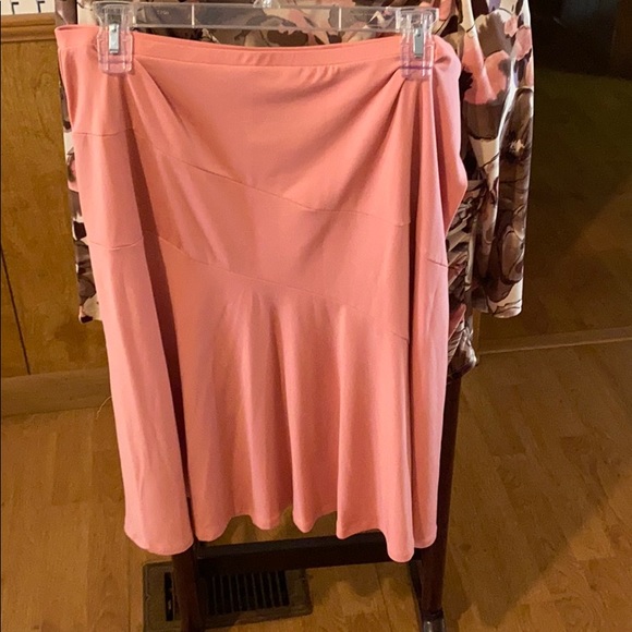 Ladies 2 piece skirt set - Picture 6 of 8